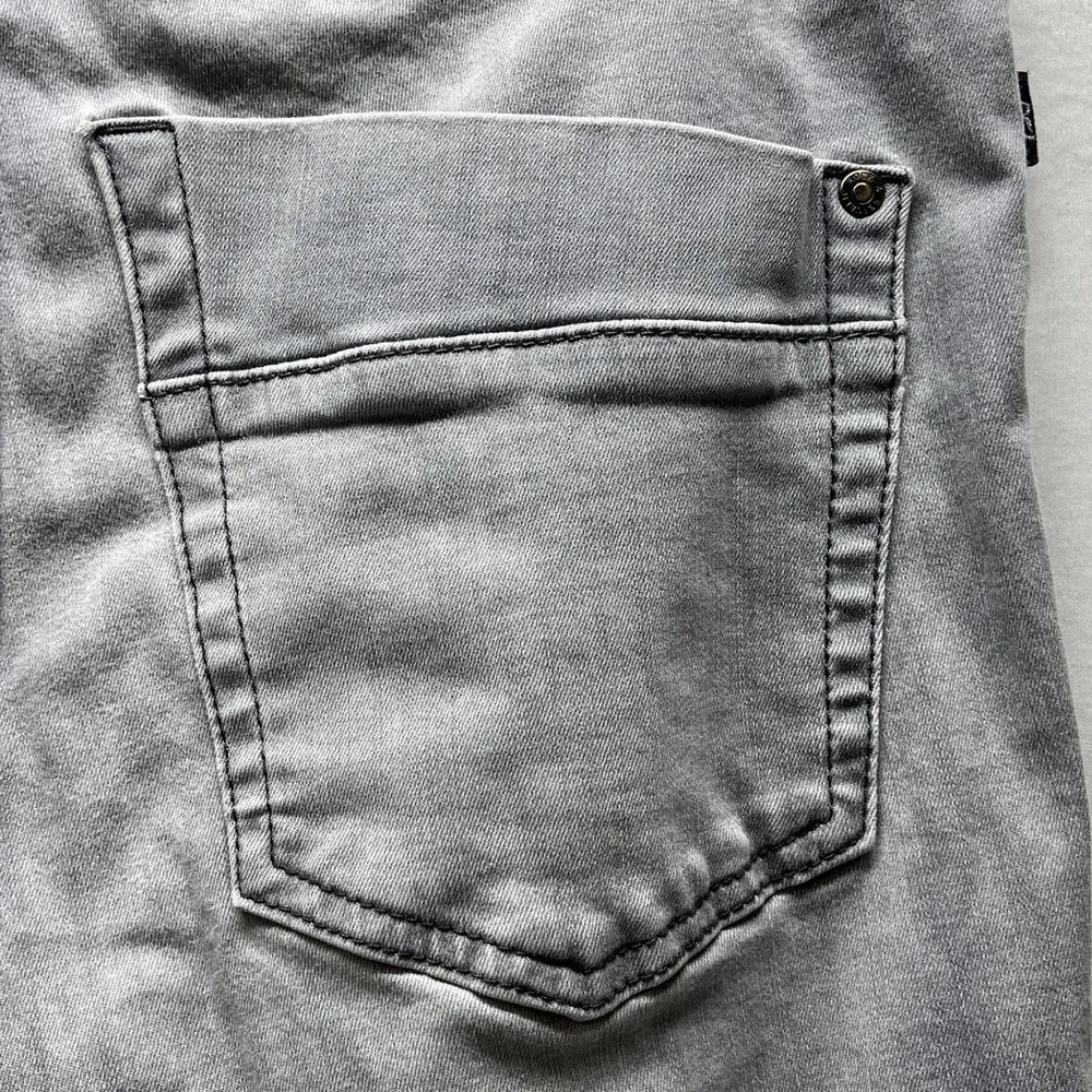 Rock & Republic Jeans Women's 12 Grey Denim Rx Fever Pull On Skinny Distressed‎
